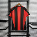 Camisa AC Milan Home I 2010/11 Adidas Retrô Masculina vermelho e preto listrado com escudo bordado e gola careca clássica, ideal para torcedores e colecionadores