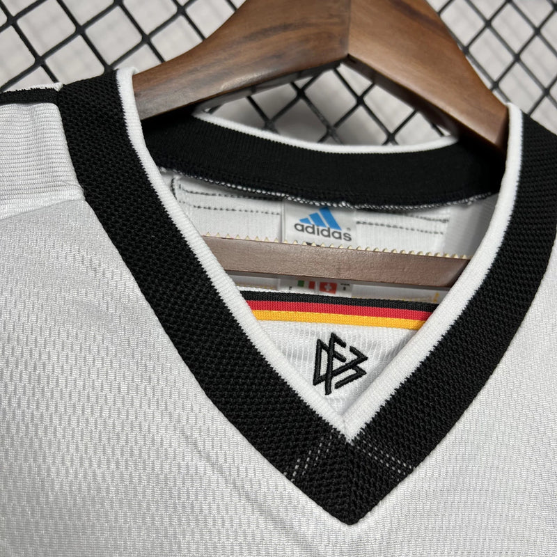 Camisa Alemanha Home 1998/99 Adidas Retrô Masculina branca com detalhes da bandeira alemã, modelo histórico para colecionadores e torcedores.