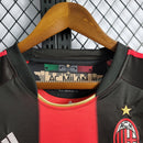 Camisa AC Milan Home I 2010/11 Adidas Retrô Masculina vermelho e preto listrado com escudo bordado e gola careca clássica, ideal para torcedores e colecionadores