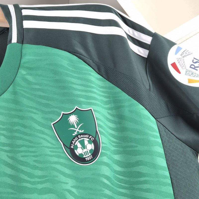 Camisa Al-Ahli Home I 2024/25 Torcedor Masculina oficial, verde com detalhes em branco, tecido leve e confortável, uniforme completo para torcedores do clube saudita