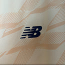 Camisa de treino São Paulo FC 2024/25 New Balance masculina, modelo oficial na cor predominante com escudo do SPFC e logo da New Balance em destaque