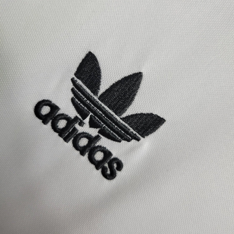Camisa Alemanha Home I 1990/91 Adidas Retrô Masculina branca com detalhes em preto, vermelho e amarelo – modelo clássico de colecionador, ideal para torcedores e fãs de camisas históricas de futebol.