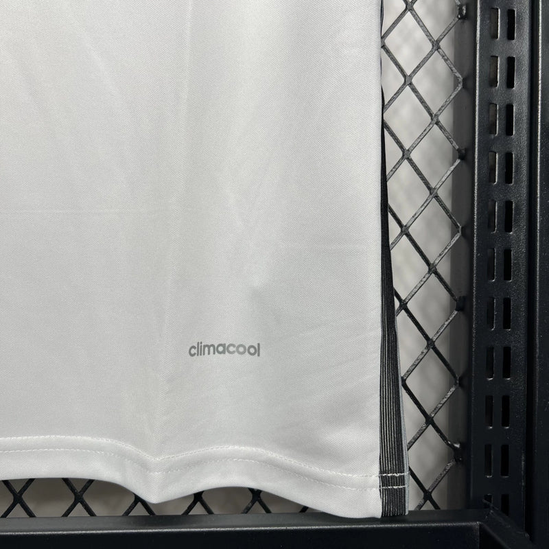 Camisa Alemanha Home I 2014/15 Adidas Retrô Masculina branca com detalhes em preto, vermelho e dourado – modelo histórico para colecionadores e torcedores.
