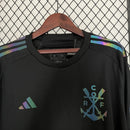 Camisa Flamengo manga longa preta 2023/24 da Adidas com escudo oficial do clube e logo Adidas, modelo torcedor masculino.