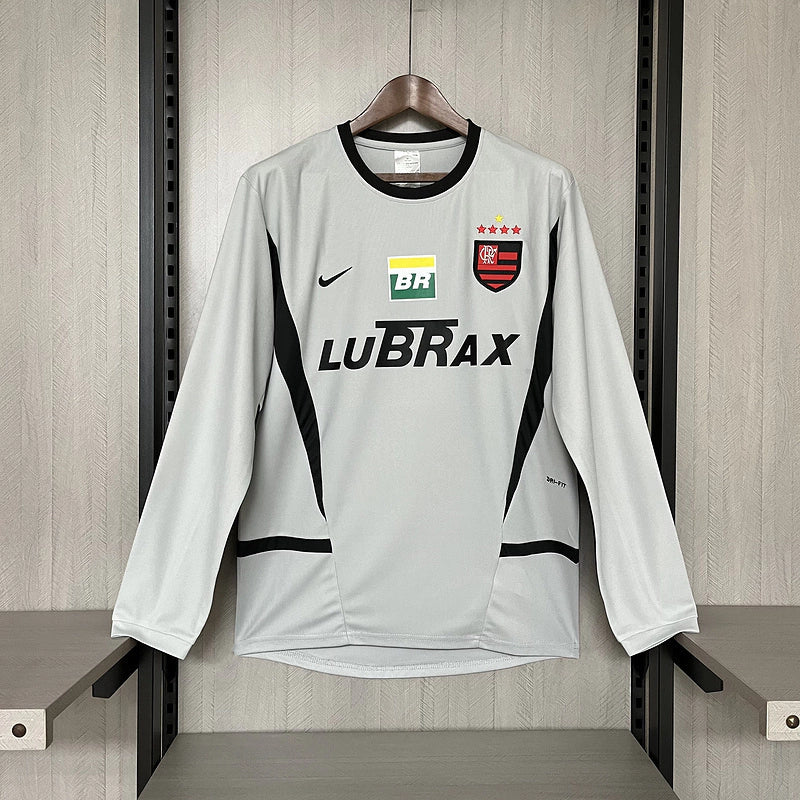 Camisa Flamengo retrô masculina manga longa modelo 2002/03 na cor cinza, com escudo bordado do clube e logo Nike, estilo vintage.