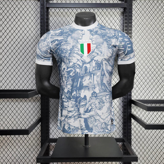 Camisa Itália Edição Especial 2025 versão jogador masculina na cor azul royal com detalhes dourados, modelo com escudo 3D e tecnologia de alta performance, à venda na Wazemix.