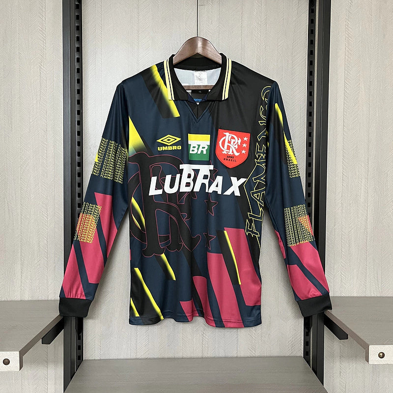 Camisa retrô Flamengo 1997/98 masculina, com listras horizontais vermelhas e pretas, escudo bordado e logo Umbro, modelo clássico dos anos 90.