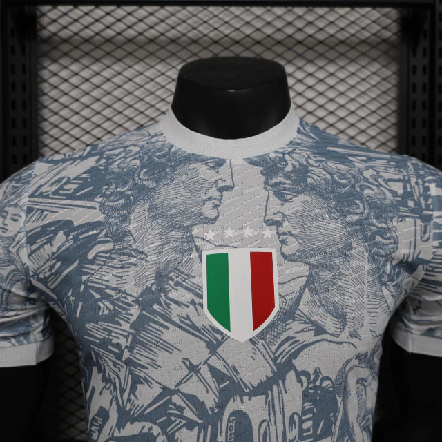 Camisa Itália Edição Especial 2025 versão jogador masculina na cor azul royal com detalhes dourados, modelo com escudo 3D e tecnologia de alta performance, à venda na Wazemix.