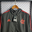 Jaqueta corta vento preta do Flamengo Adidas masculina com capuz e logo 