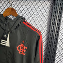 Jaqueta corta vento preta do Flamengo Adidas masculina com capuz e logo 