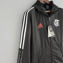 Corta vento esportivo Flamengo Adidas com tecnologia AEROREADY e design moderno