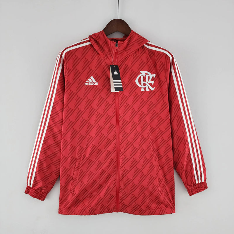 Jaqueta corta vento vermelha do Flamengo Adidas 2022 com capuz e zíper completo