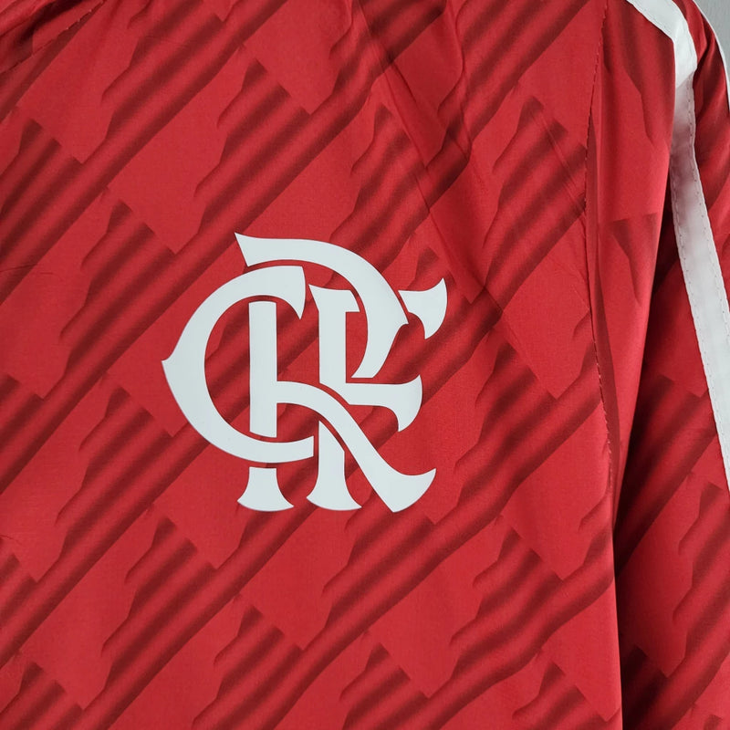 Jaqueta corta vento vermelha do Flamengo Adidas 2022 com capuz e zíper completo