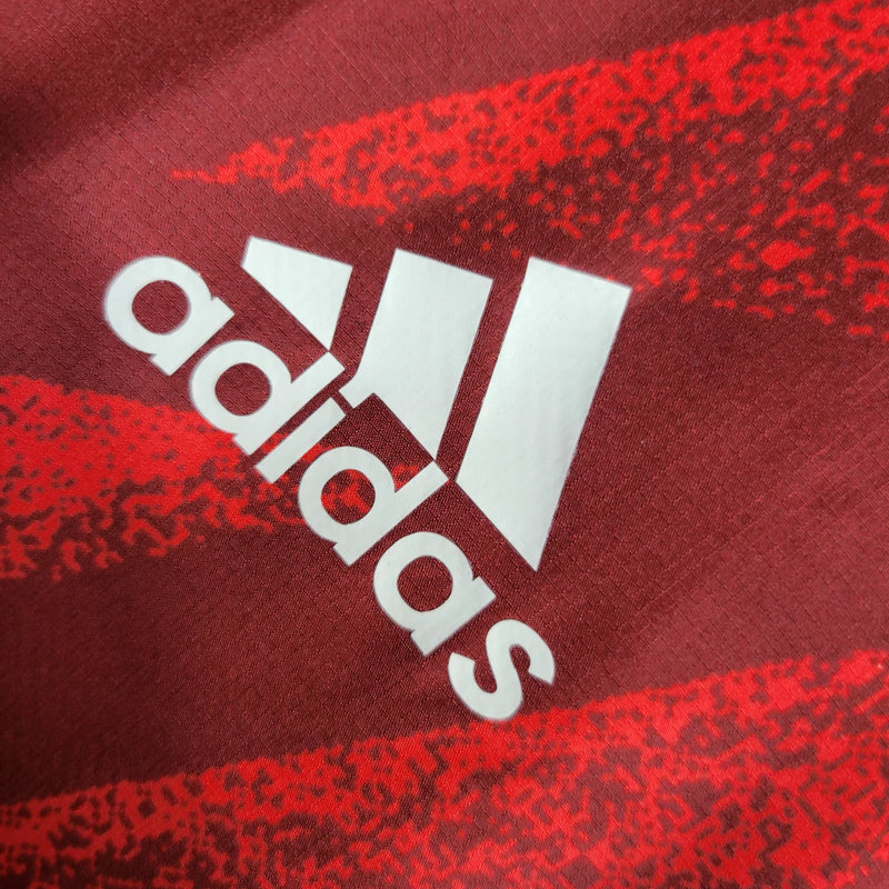 corta vento Flamengo 2022 na cor vermelha com zíper completo e logo do clube