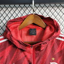 corta vento Flamengo 2022 na cor vermelha com zíper completo e logo do clube