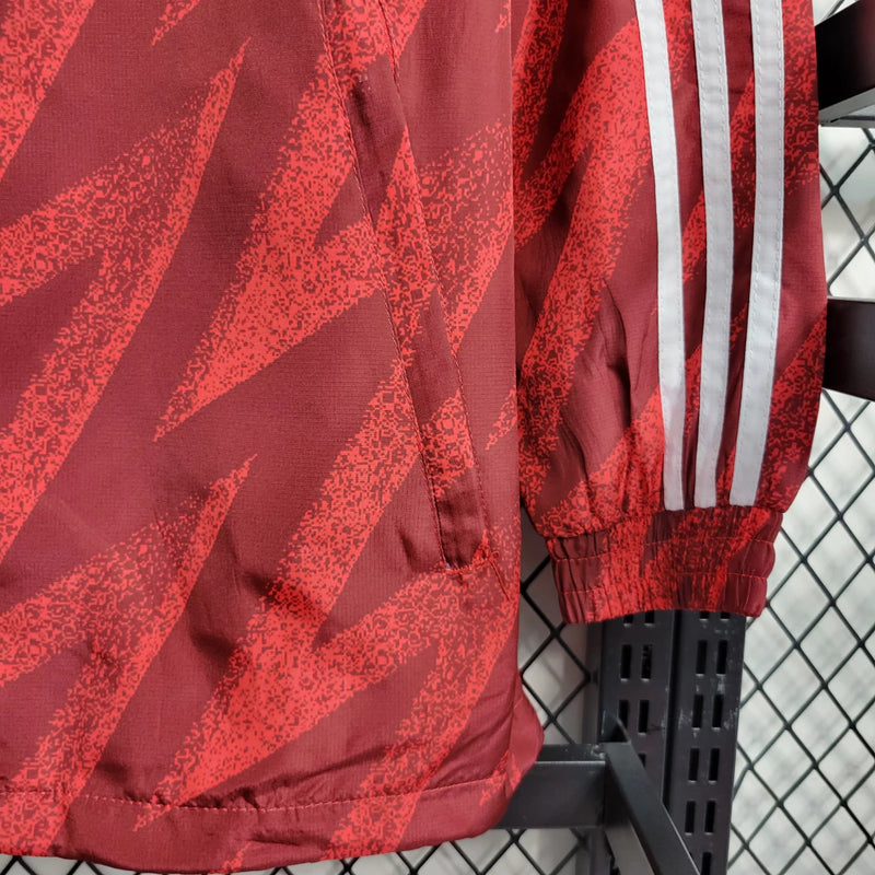 corta vento Flamengo 2022 na cor vermelha com zíper completo e logo do clube