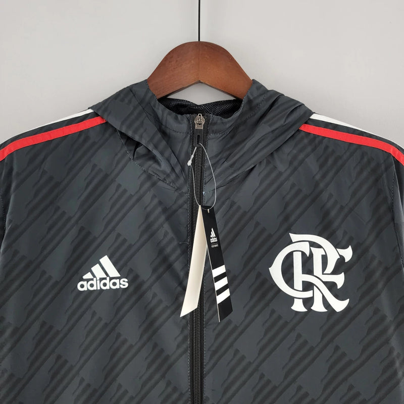 Jaqueta corta vento preta do Flamengo modelo 2022 com zíper frontal e bolsos laterais
