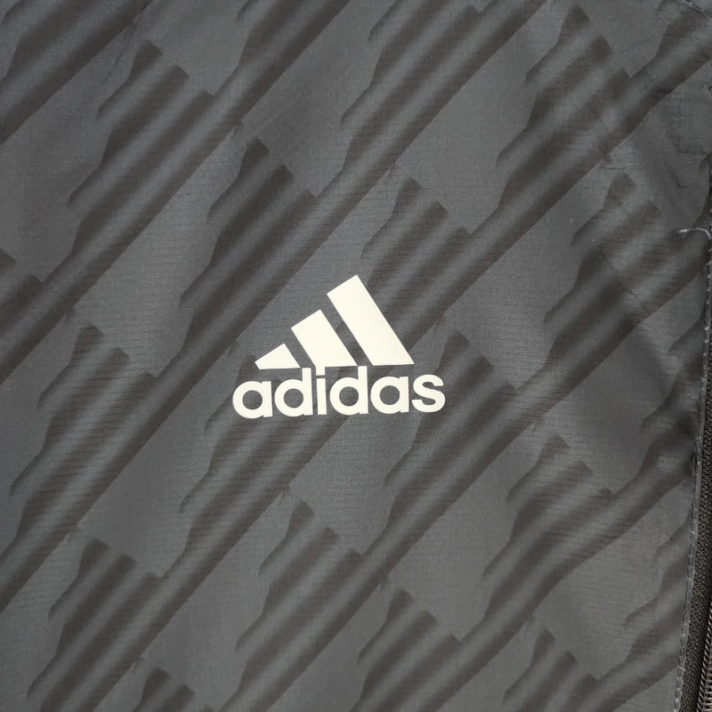 Jaqueta corta vento preta do Flamengo modelo 2022 com zíper frontal e bolsos laterais