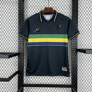 Camisa Estoril Praia Fourth Ayrton Senna 2024/25 Kappa Torcedor Masculina amarela com detalhes especiais em homenagem ao piloto, modelo disponível na Wazemix