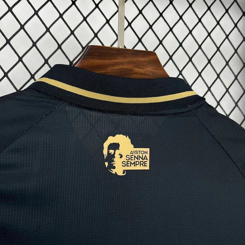 Camisa Estoril Praia Fourth Ayrton Senna 2024/25 Kappa Torcedor Masculina amarela com detalhes especiais em homenagem ao piloto, modelo disponível na Wazemix