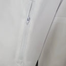 Corta Vento Flamengo 2022/23 Masculino na cor branca, com escudo do Flamengo no peito, capuz ajustável, zíper frontal e design leve – jaqueta esportiva para torcedores rubro-negros.