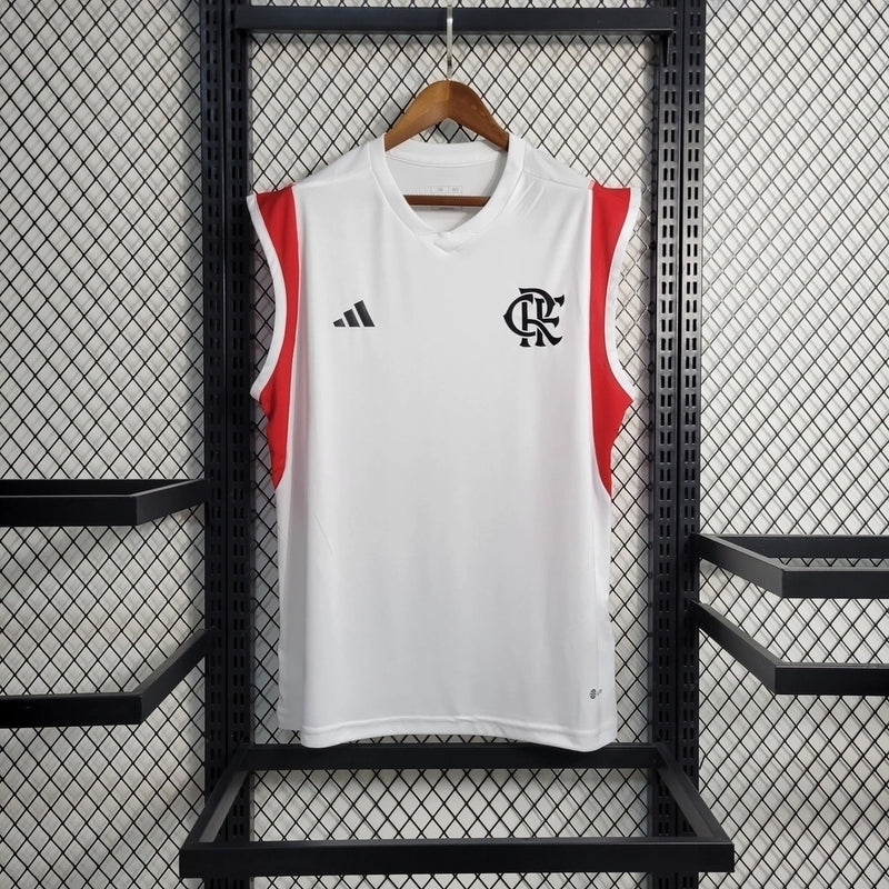 Regata do Flamengo Treino 23/24 Adidas Torcedor, na cor vermelha com detalhes pretos, escudo do CRF , logo Adidas e patrocínio Banco BRB estampado, ideal para treinos e uso casual