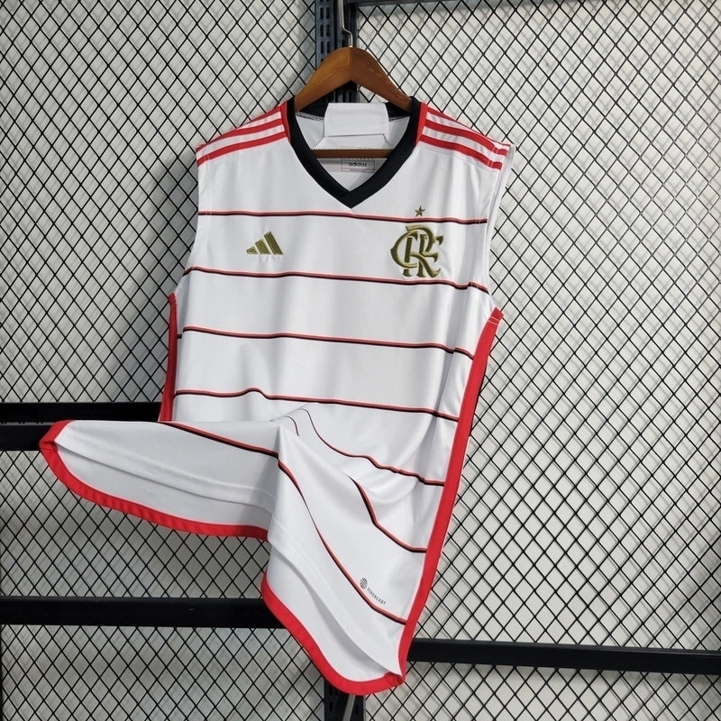 Regata Flamengo II 2023/24 Adidas Masculina branca com detalhes em preto e vermelho, escudo CRF e logo Adidas Bordados no peito, modelo ideal para treinos e uso casual”
