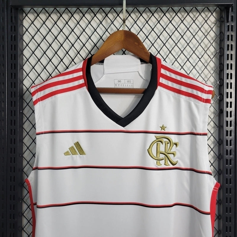 Regata Flamengo II 2023/24 Adidas Masculina branca com detalhes em preto e vermelho, escudo CRF e logo Adidas Bordados no peito, modelo ideal para treinos e uso casual”