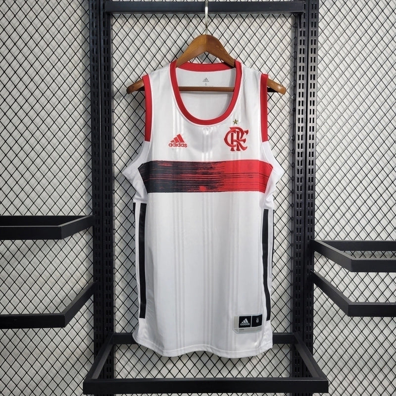 “Regata Flamengo versão NBA 2019/20 Adidas Masculina branca com detalhes em vermelho e preto, escudo CRF e logo Adidas estampados no peito, design inspirado nas camisas da NBA, modelo esportivo e colecionável”