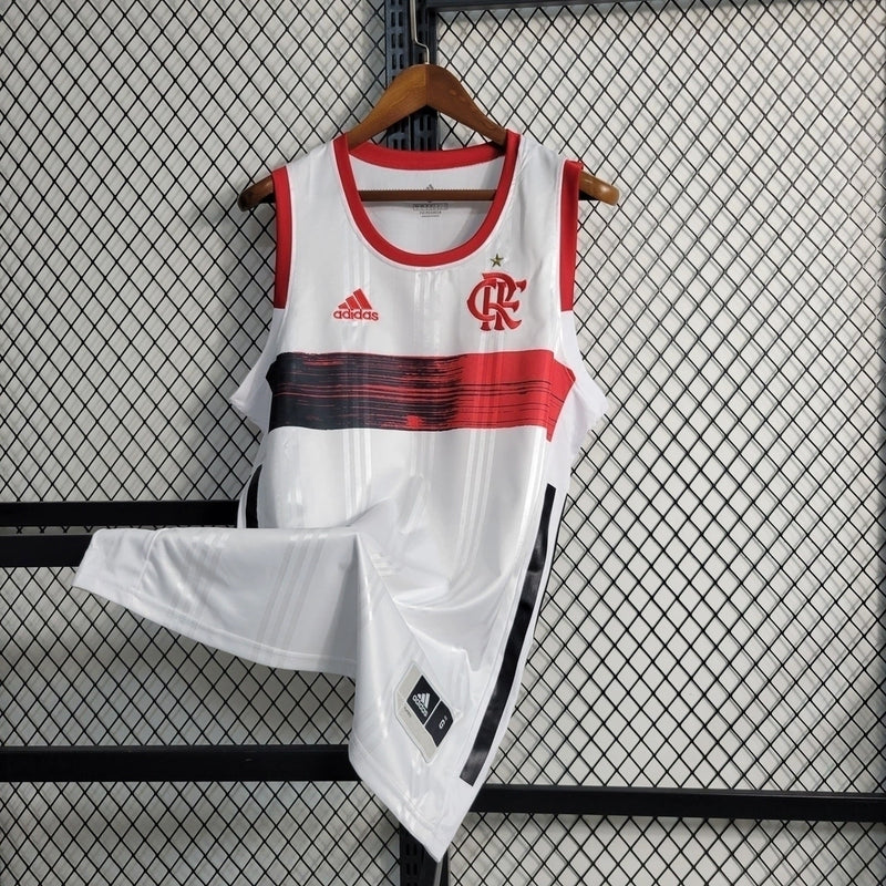 “Regata Flamengo versão NBA 2019/20 Adidas Masculina branca com detalhes em vermelho e preto, escudo CRF e logo Adidas estampados no peito, design inspirado nas camisas da NBA, modelo esportivo e colecionável”