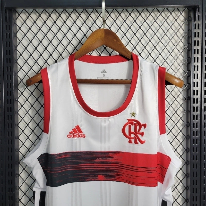 “Regata Flamengo versão NBA 2019/20 Adidas Masculina branca com detalhes em vermelho e preto, escudo CRF e logo Adidas estampados no peito, design inspirado nas camisas da NBA, modelo esportivo e colecionável”