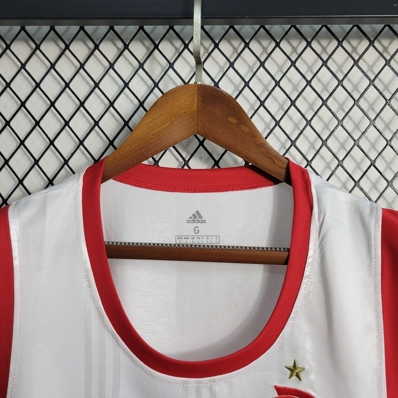 “Regata Flamengo versão NBA 2019/20 Adidas Masculina branca com detalhes em vermelho e preto, escudo CRF e logo Adidas estampados no peito, design inspirado nas camisas da NBA, modelo esportivo e colecionável”