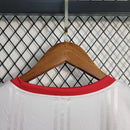 “Regata Flamengo versão NBA 2019/20 Adidas Masculina branca com detalhes em vermelho e preto, escudo CRF e logo Adidas estampados no peito, design inspirado nas camisas da NBA, modelo esportivo e colecionável”