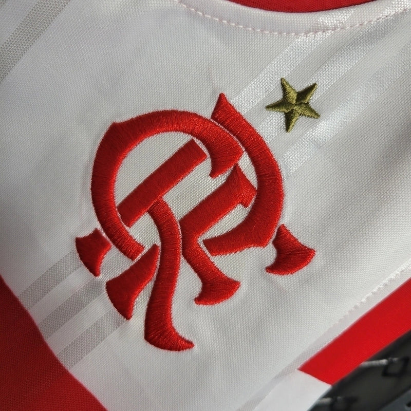 “Regata Flamengo versão NBA 2019/20 Adidas Masculina branca com detalhes em vermelho e preto, escudo CRF e logo Adidas estampados no peito, design inspirado nas camisas da NBA, modelo esportivo e colecionável”