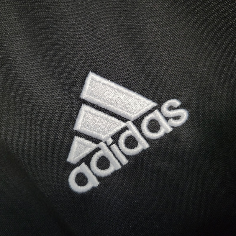 Corta Vento São Paulo Masculino preto com escudo bordado, modelo esportivo com capuz e zíper, ideal para torcedores do Mengão