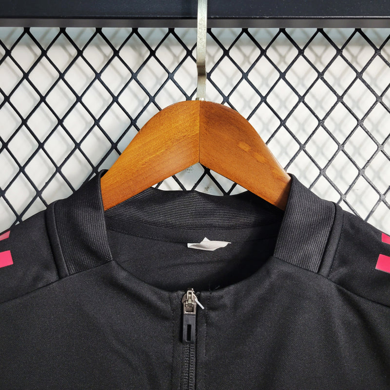 Corta Vento sao Paulo Masculino preto com escudo bordado, modelo esportivo com capuz e zíper, ideal para torcedores do Mengão