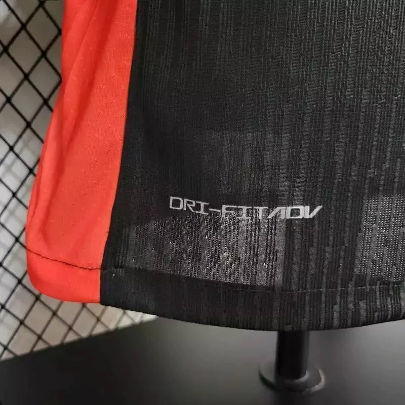 Camisa Barcelona Away II 2024/25 Nike Versão Jogador Masculina na cor preta, uniforme para torcedores e colecionadores disponível na Wazemix
