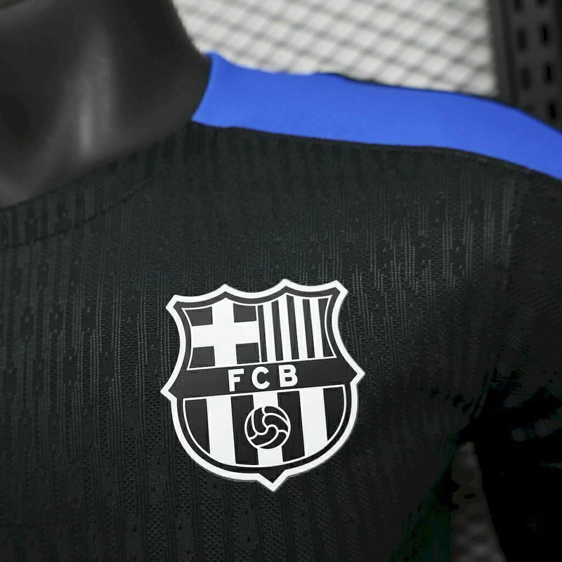 Camisa Barcelona Treino 2024/25 Nike Versão Jogador Masculina na cor preta, uniforme de treino disponível na Wazemix