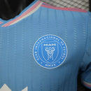 Camisa Inter Miami Third III 2025/26 Jogador Masculina na cor azul, modelo com design moderno, detalhes do clube e tecnologia voltada para performance e conforto.