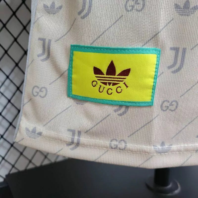 Camisa Juventus x Gucci 2024/25 Adidas Jogador Masculina, edição especial de luxo, com design exclusivo que une moda e futebol, detalhes premium e acabamento sofisticado.