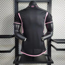 Camisa Inter Miami Away II 2023/24 Adidas Jogador Masculina preta – modelo torcedor premium com detalhes rosa e escudo do clube em destaque."