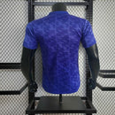 Camisa Polo PSG 2025/26 Nike Jogador Masculina na cor roxa, modelo estilizado com gola polo, escudo do Paris Saint-Germain no peito e design exclusivo da temporada.