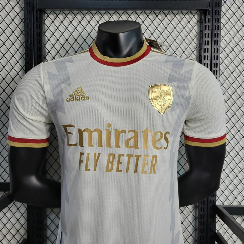 Camisa Arsenal Edição Especial 2023/24 Adidas Jogador Masculina na cor branca, modelo de jogo com escudo do Arsenal no peito e detalhes diferenciados que destacam a edição especial da temporada.