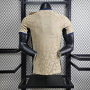 Camisa PSG Jordan 2024/25 Jogador Masculina, design exclusivo em parceria com a marca Jordan, escudo do Paris Saint-Germain no peito e detalhes modernos que destacam a edição da temporada.