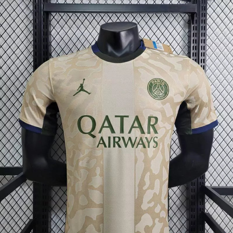Camisa PSG Jordan 2024/25 Jogador Masculina, design exclusivo em parceria com a marca Jordan, escudo do Paris Saint-Germain no peito e detalhes modernos que destacam a edição da temporada.