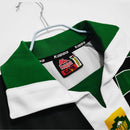 Camisa Retrô Seleção África do Sul Copa 1998 Torcedor Masculina - modelo preto, inspirado no uniforme clássico de 1998, escudo da seleção em destaque e design nostálgico para colecionadores e torcedores.