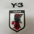Camisa Japão Away 2024/25 Y-3 Jogador Masculino - modelo branco, uniforme de visitante em versão jogador, colaboração com Y-3, escudo da seleção e design moderno em destaque.