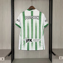 Camisa Atlético Nacional Home I 2025/26 Nike Torcedor Masculina - modelo branco e verde, uniforme principal do clube colombiano, escudo em destaque e design moderno assinado pela Nike.