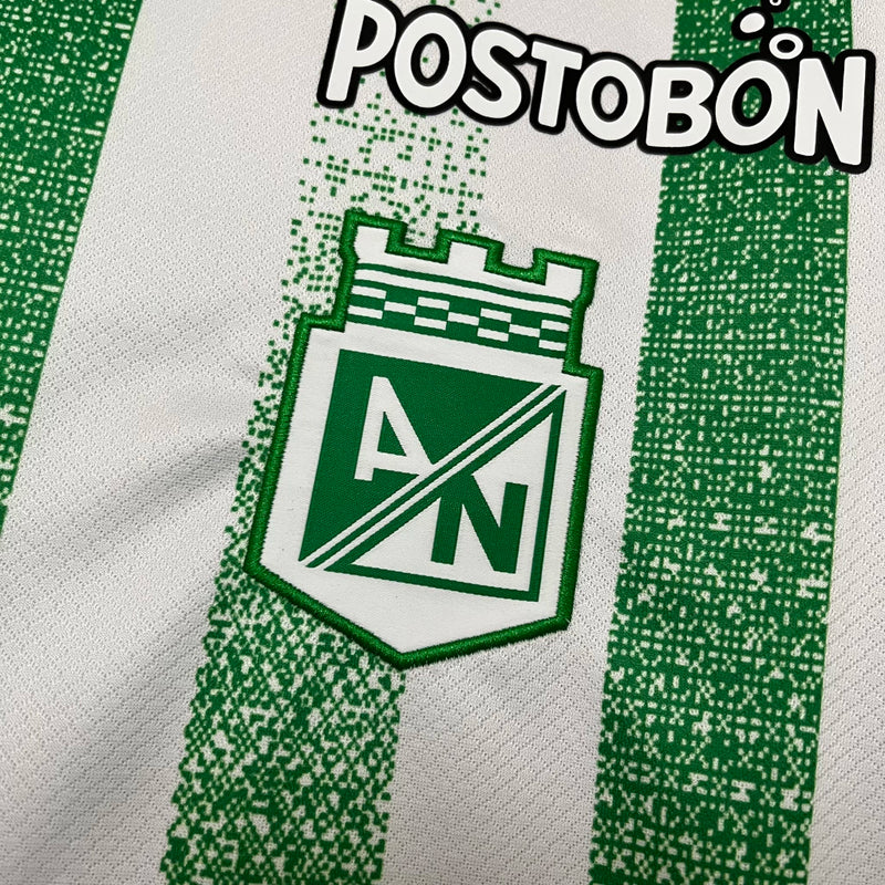 Camisa Atlético Nacional Home I 2025/26 Nike Torcedor Masculina - modelo branco e verde, uniforme principal do clube colombiano, escudo em destaque e design moderno assinado pela Nike.