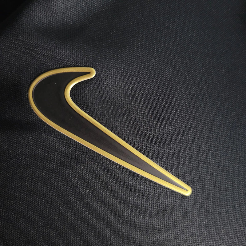 Camisa Olimpia Especial 120 Anos 2022/23 Nike Jogador Masculina - modelo preto com detalhes dourados, edição comemorativa de aniversário do clube paraguaio, escudo em destaque e design exclusivo 